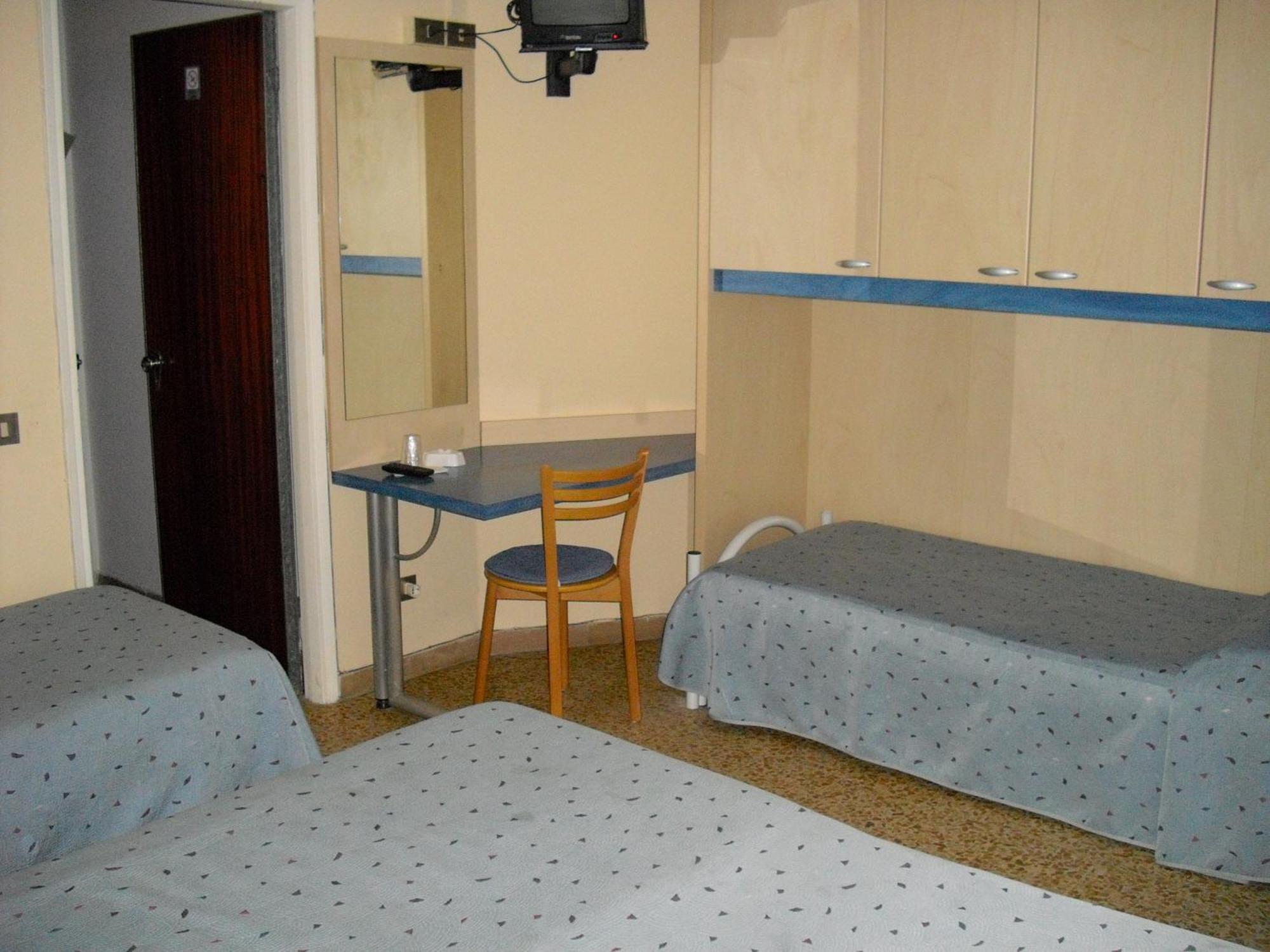 Hotel Garden Tirrenia Bagian luar foto