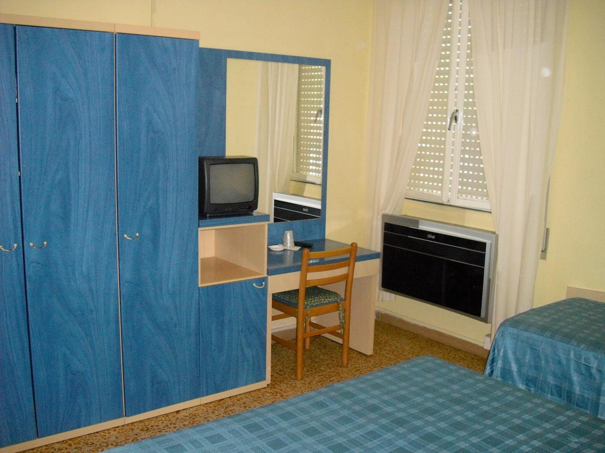 Hotel Garden Tirrenia Bagian luar foto